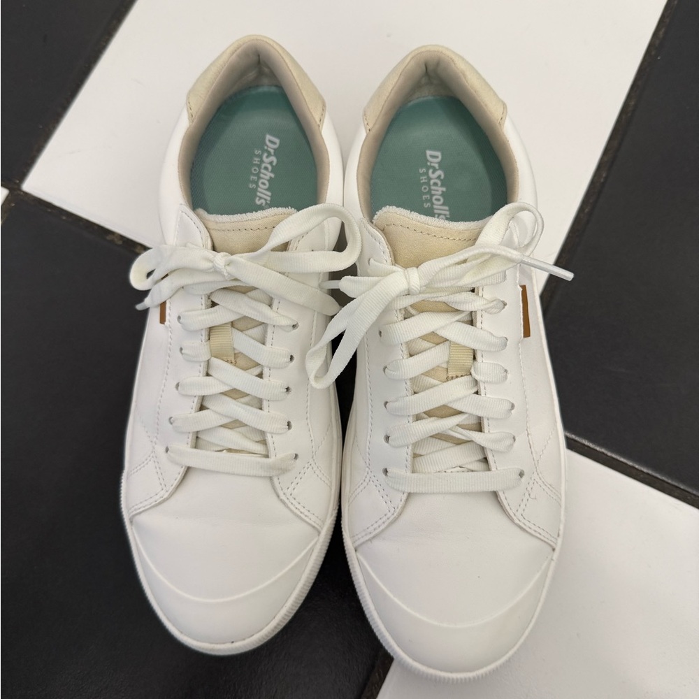 Dr. Scholl's Women's Cream and White 9.5 Wide Sneakers